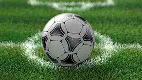 张雨霏蝶泳水中如仙子起舞，王冰冰巧布阵势，视觉盛宴令人陶醉。